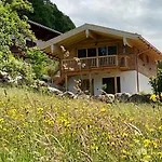 木屋 Bergsucht In Bayern, Traumlage Am Sonnigen Suedhang, Kostenlose Parkplaetze, Schnelles Wlan, Ruhige Sackgasse, Netflix Inklusive